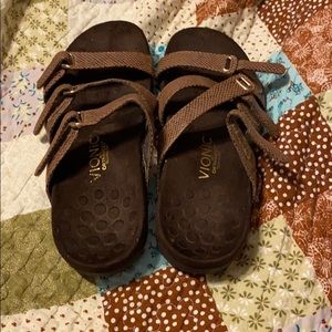 Vionic with Orthoheel Technology Size 8